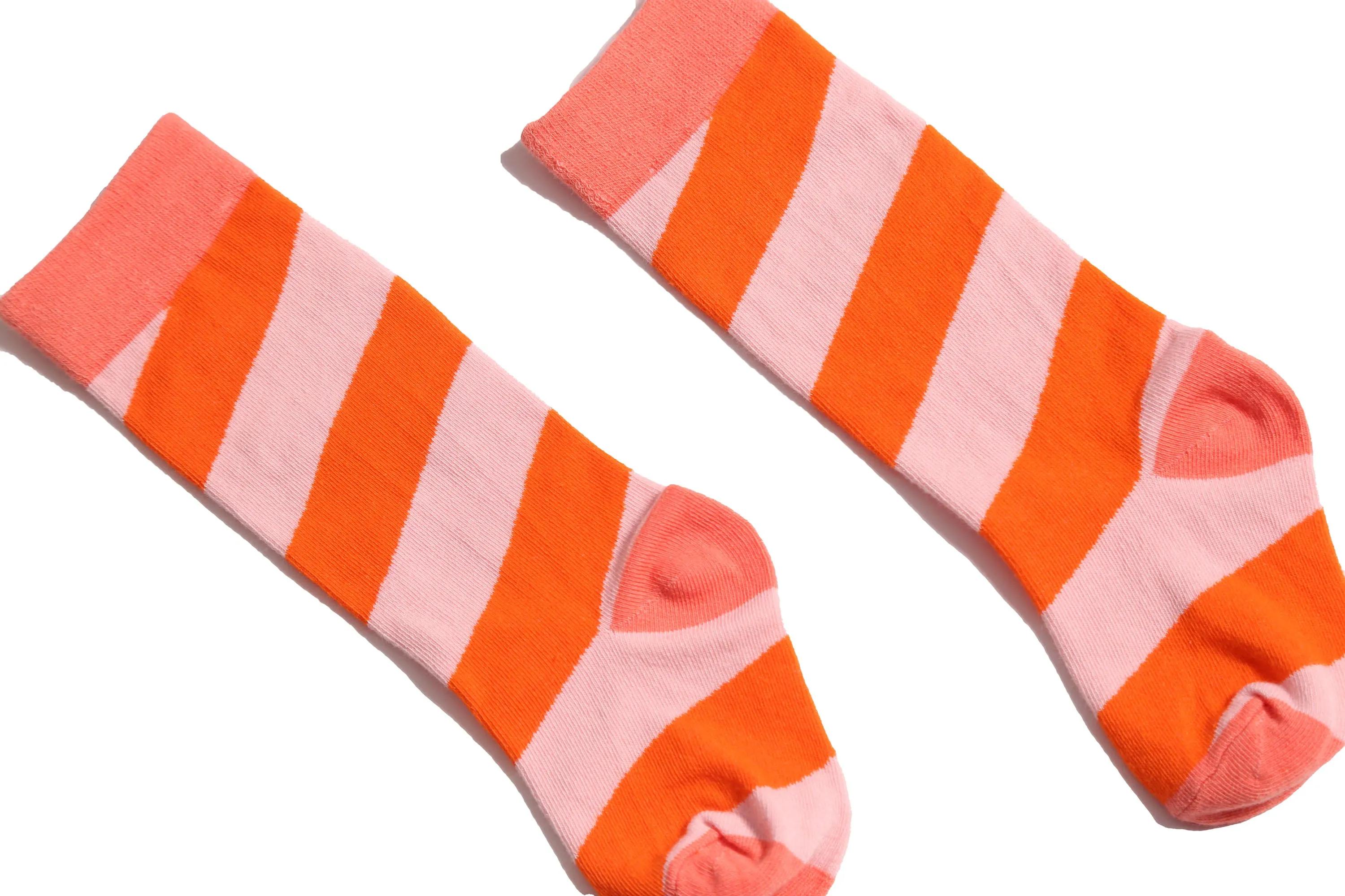 DIAGONAL COLOR BLOCK SOCKS