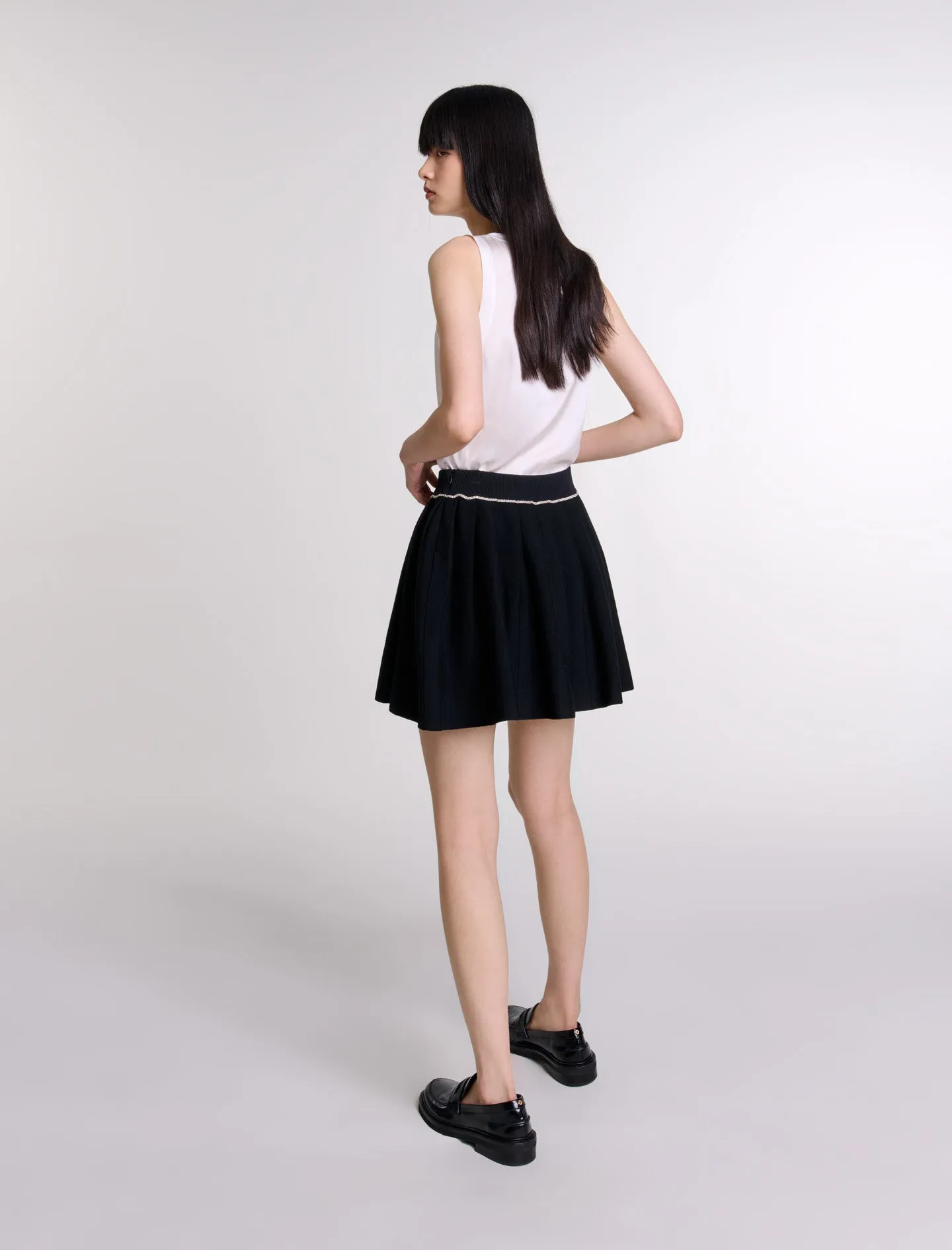 Pleated knit short skirt