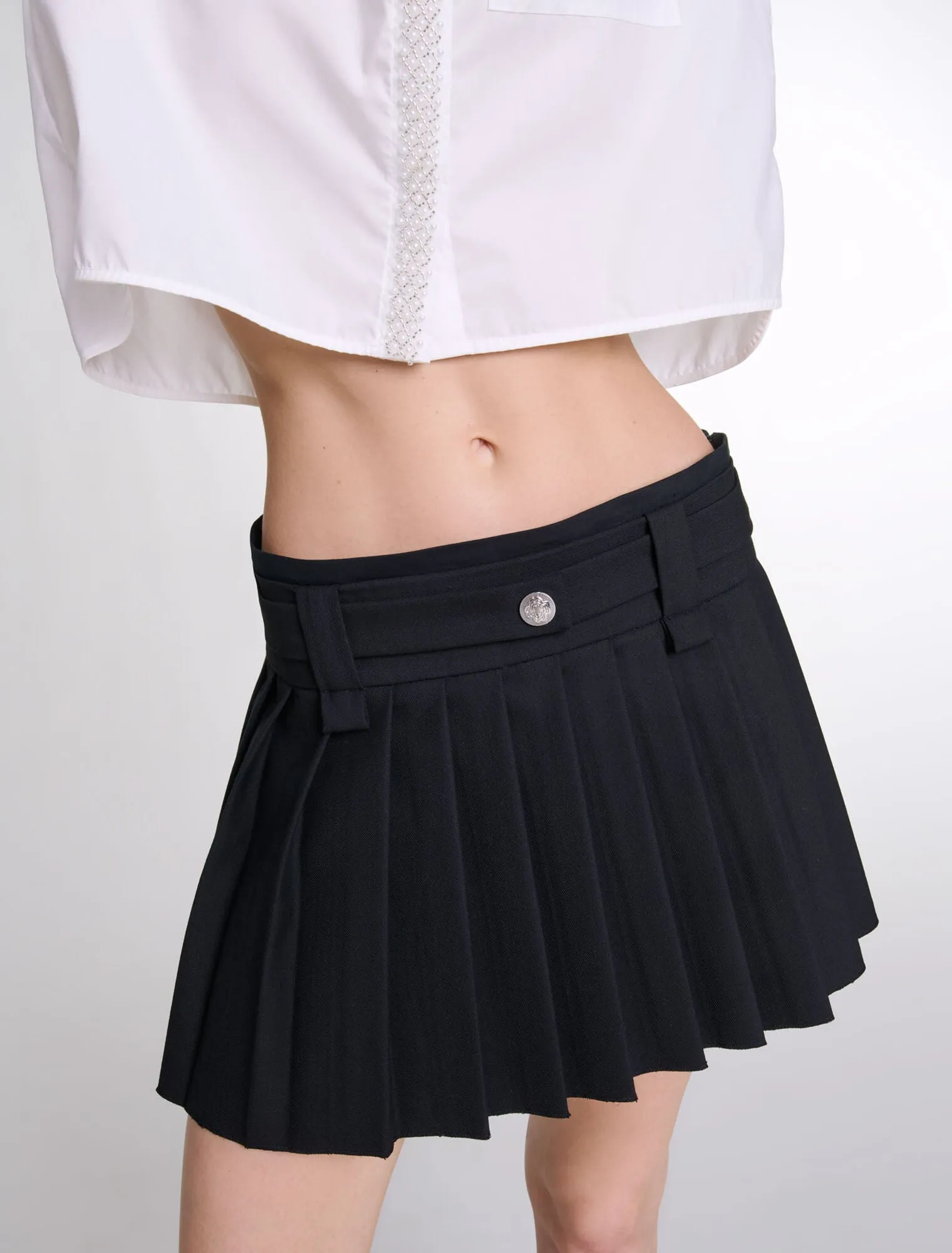 Short pleated skirt